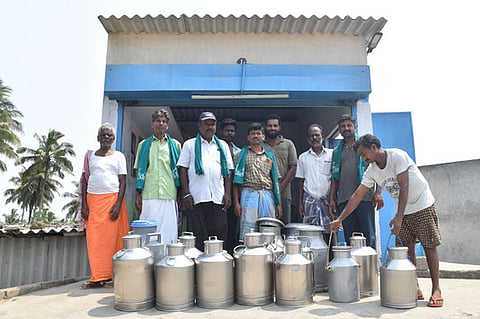 Milk-producing farmers who supply milk to Aavin stopped the supply of milk one day at Okkilipalayam K 1941 C-Center (milk society in Coimbatore district on Friday, claiming that the government incentive of Rs 3 per liter has been pending for over 48 days. They said that the incentive is being delayed every time instead of releasing it once a month.