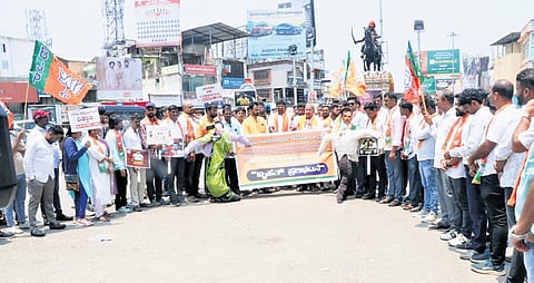 Workers of BJP Yuva Morcha stage a protest at Shivappa Nayaka Circle in Shivamogga on Friday