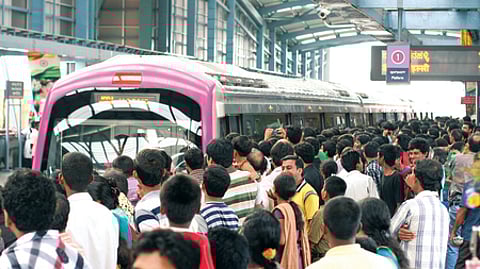 Huge crowd for a Metro ride at MG road station.