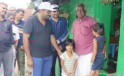 Dindigul District Collector 8 kilometre long trek to inspect tribal villages in Kodaikanal on Sunday