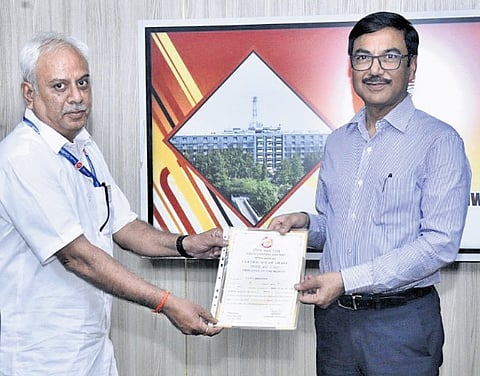 South Central Railway (SCR) General Manager (GM) Arun Kumar Jain presented the General Manager’s ‘Employee of the Month’ Safety Awards for March 2025