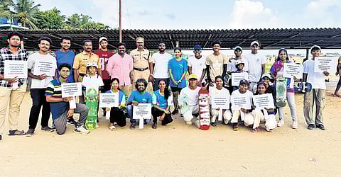 Volunteers who took part in the Earth Day Marathon held at Pulluvila