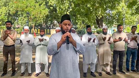Imam Maulana Khalid Rasheed Firangi Mahali along with others pays tribute to Pahalgam terrorist attack victims, in Lucknow, Wednesday, April 23, 2025.