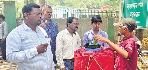 A street vendor selling ice ‘golas’ in Sambalpur on Wednesday.