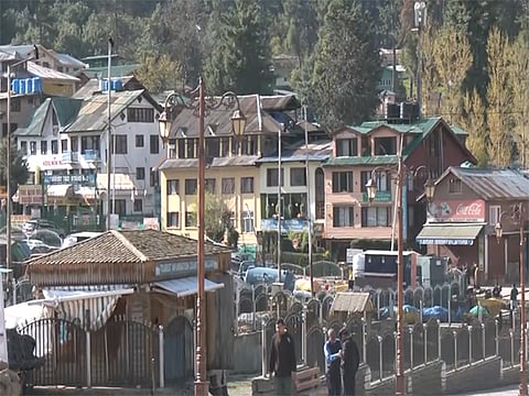 The meeting took place as tourist inflow to the Valley has picked up following recent spells of snowfall in the upper reaches.