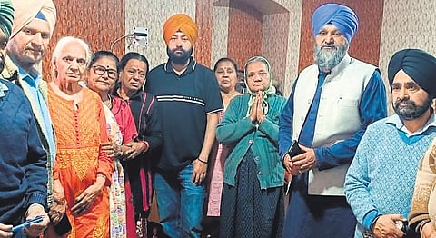 Gurudwaras in Srinagar throw doors open for panic-sticken tourists