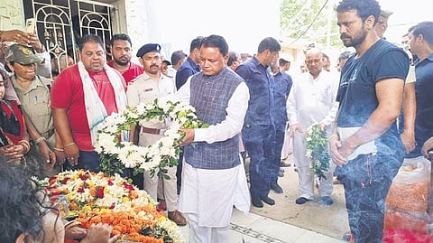 Chief Minister Mohan Charan Majhi paid his respects to Prasant Kumar Satpathy, flying to Balasore in the morning to join the funeral procession.