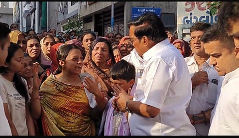 When Patil tried to reassure her, saying that the government would help, Shitalben didn’t hold back. She said, “The government just keeps saying ‘We’ll do it, we’ll do it’… but they’ve been saying that since the beginning. So much has already happened, and still, nothing has been done.”