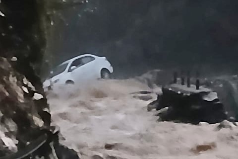 The police said that massive landslides have occurred at Munshithang on the Lachen–Chungthang road and at Lema/Bob on the Lachung–Chungthang road.