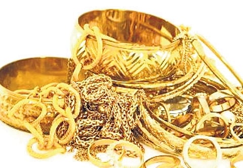 The state commission had directed the bank to provide the market value of the gold as on the date of payment after deducting the loan amount and interest.