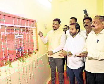 Swain inaugurating the Geodetic Research Lab at BOSE on Tuesday
