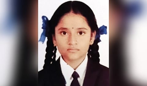 SSLC topper from bangalore, Dhanalakshmi M, daughter of a paan shop owner