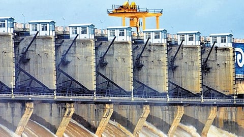 Maharashtra CM Fadnavis wrote a letter to Karnataka CM Siddaramaiah, in which he warned that raising the height of the Almatti Dam could cause floods in parts of Maharashtra.