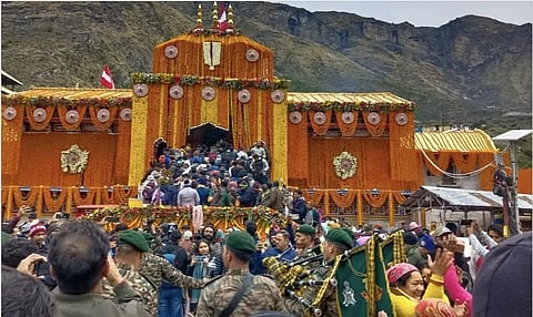 The Devbhara Yatra proceeded from Devdarshini to Bhamani village and then towards the Badrinath temple.