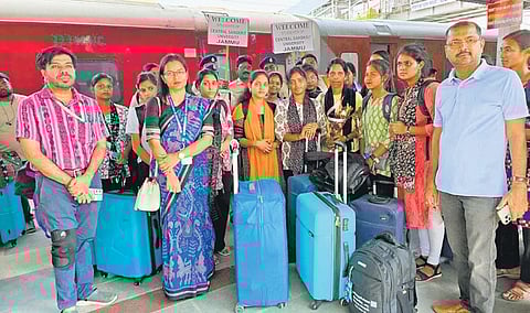 Odia students from Jammu being received at Bhubaneswar Railway Station.