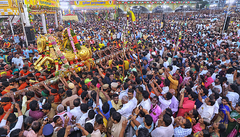 Lord Kallazhagar is seen entering Vaigai River as a part of Chithirai Festival at Madurai on Monday