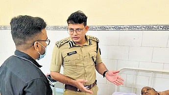 DIG Naik interacting with Pradhan’s doctor