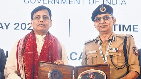 DGP Shankar Jiwal presenting a memento to Nityanand Rai