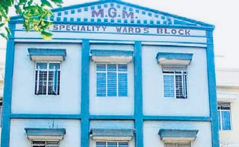 Cobra slithers into Warangal hospital ward, triggers panic