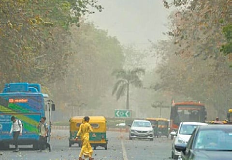 Delhi: IMD issues orange alert for heatwaves, dust storms