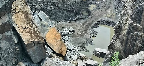 The incident occurred at a quarry owned by Mehavarnam from Singampunari, where six workers were working 30 feet deep.
