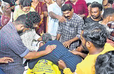 Subash breaks down as the body of his daughter Kalyani is brought home to Mattakuzhy near Puthencruz on Tuesday