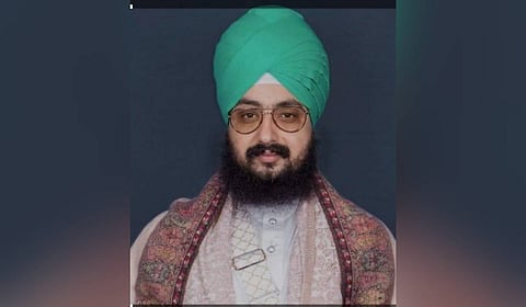 Akal Takht (the supreme temporal seat of the Sikhs) today lifted the ban on religious congregations of Sikh preacher Ranjit Singh Dhadrianwale.