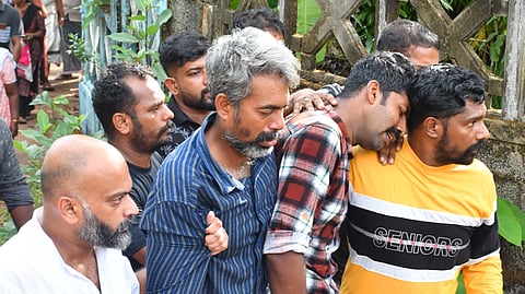 Friends consoling Kalyani's father Subash when her body was shifted to crematorium for the last rites at Mattakuzhy on Tuesday.