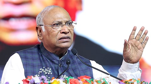 AICC President Mallikarjun Kharge at the Congress governments two-year Sadhana Samavesh at Hospete