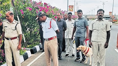Tulluru Deputy Superintendent of Police (DSP) Murali Krishna and DSW RI Suresh Kumar supervised the operation