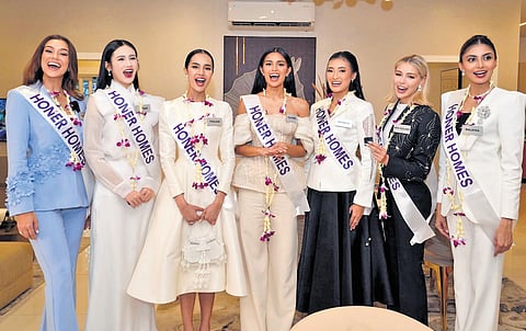 The fashion finale of the 72nd Miss World began with contestants from the Americas and Caribbean islands walking the ramp, wearing beautiful Indian drapes.