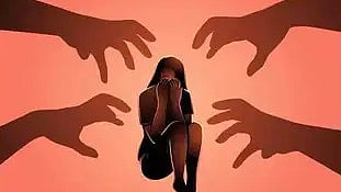 The victim's father rushed to the house along with two neighbours and found Suryanarayan trying to strangle her.