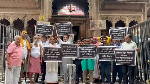 Locals concerned about the Kunj Galiyan, take to streets