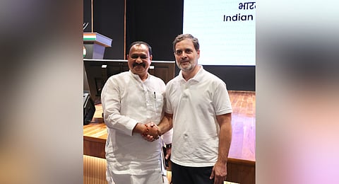 TPCC chief Mahesh Kumar Goud with Leader of Opposition in Lok Sabha Rahul Gandhi in Delhi on Friday