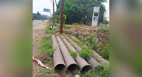 Pipelines of TWAD lying uninstalled for more one year in Thiruparankundram in Madurai district