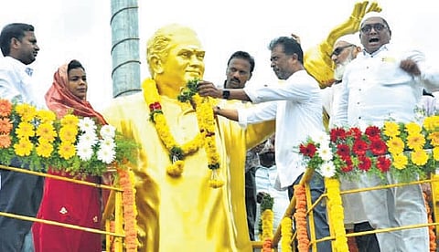 Prakasam Collector Thameem Ansariya and TDP leaders garlanding the statue of former CM Nandamuri Taraka Ramarao at the Addanki bus stand