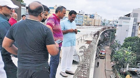 BBMP Chief Commissioner Maheshwar Rao inspects Ejipura flyover work on Friday .