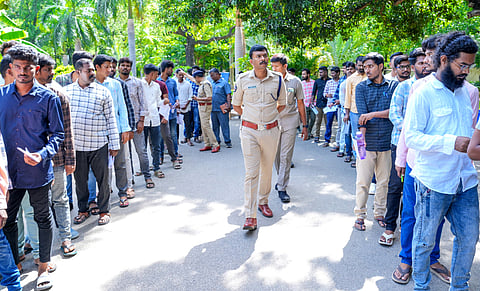 Several candidates cleared both DSC and police constable exams, suggesting those selected for both surrender one post so others can fill the vacancies.