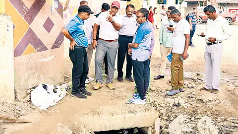 BBMP Chief Commissioner Maheshwar Rao on an inspection round in Mahadevapura.