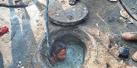 After uproar, Delhi PWD deletes post on manual scavengers