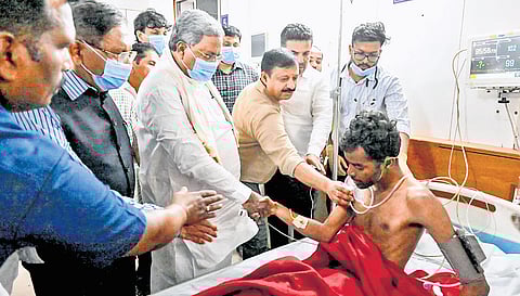 CM Siddaramaiah interacts with an injured man in Bowring Hospital on Wednesday