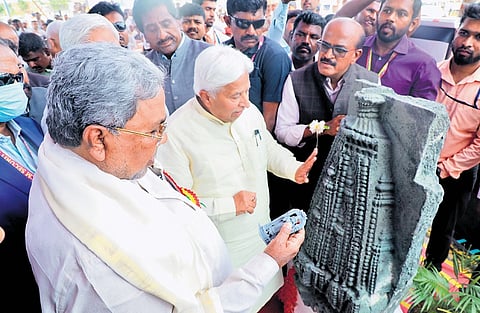 Chief Minister Siddaramaiah examines a sculpture, as Tourism Minister HK Patil looks on, in Lakkundi on Tuesday