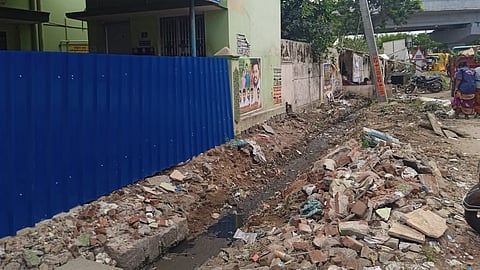 Hospital authorities acknowledged the problem. "Blockages in the channel often lead to foul odour