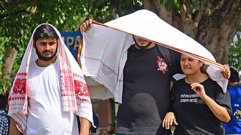 People using wrapper to beat the heat in Delhi