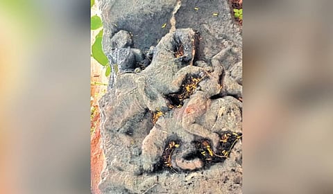 A sculpture depicting two warriors on horseback