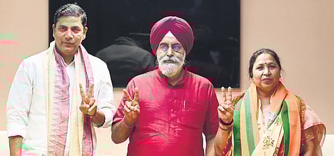 MCD Mayor Raja Iqbal Singh with newly elected MCD standing committee chairperson (R) Satya Sharma and vice-chairperson (L) Sunder Singh.