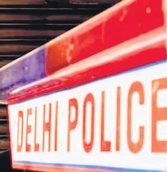 E-rick driver, aide held for stealing Rs 5L from passenger