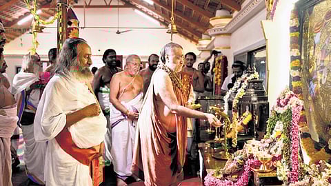 Adi Shankaracharya and Sri Sri Ravi Shankar at AOL on Friday