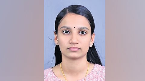 While studying in school, Deepniya had secured an A grade in Malayalam essay writing at the State School Kalolsavam.