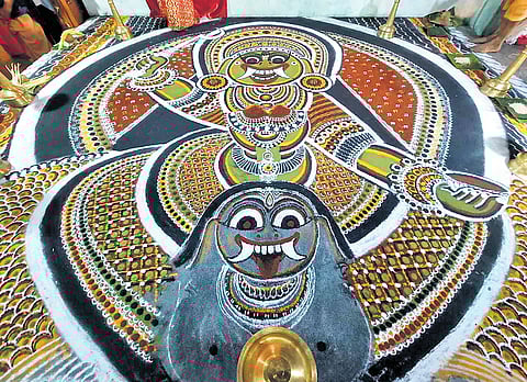 A kalamezhuthu motif prepared for the Theeyattu ritual.